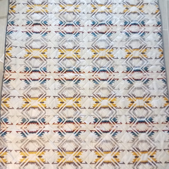 Pendleton Travel Blanket - Picture 10 of 11